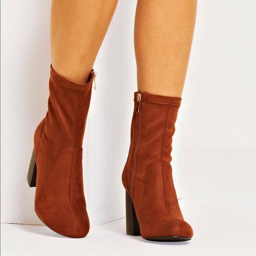 Chestnut/ brown ankle suede boots